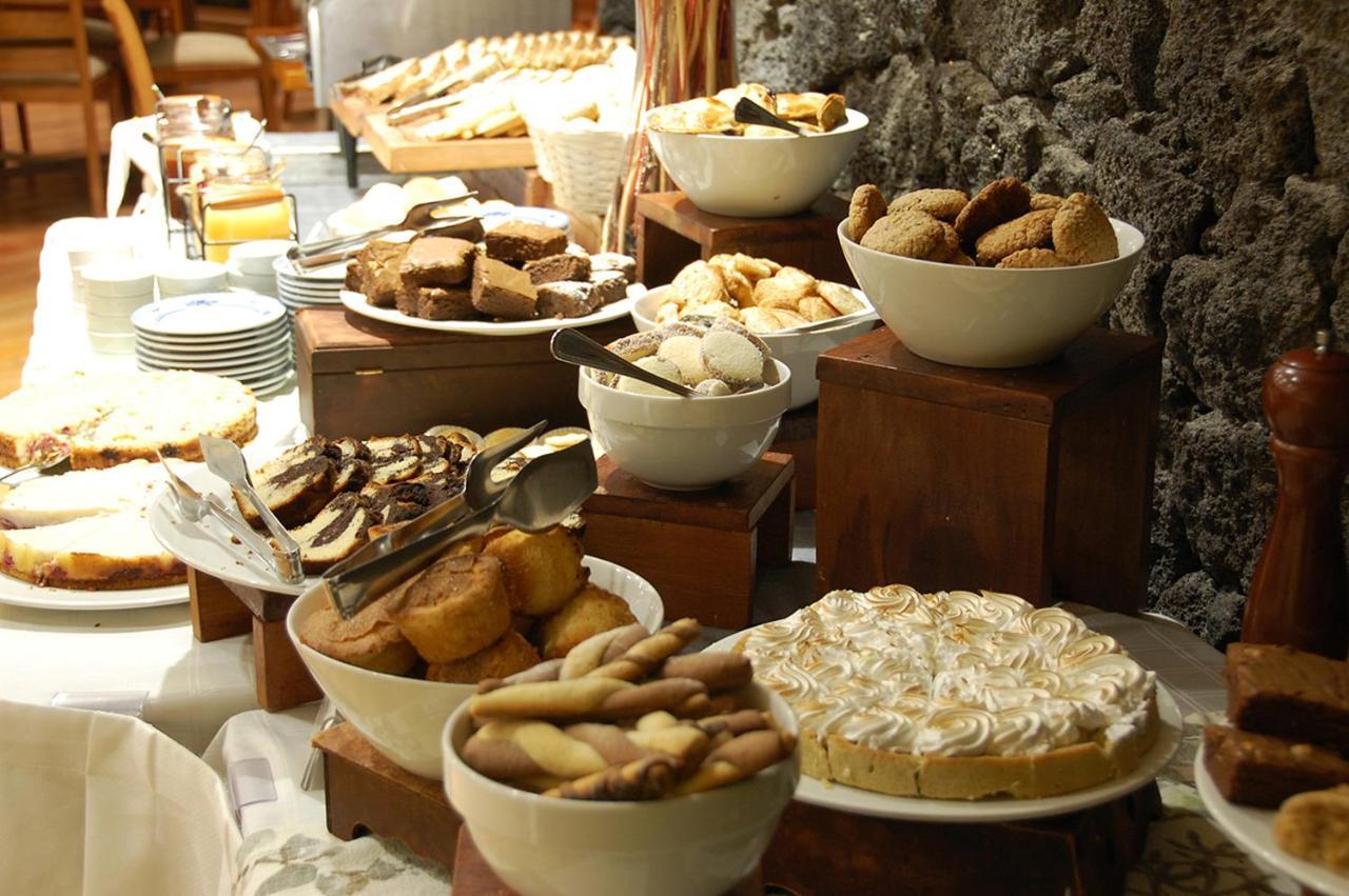 Wyndham Puerto Varas Pettra Bagian luar foto A selection of desserts