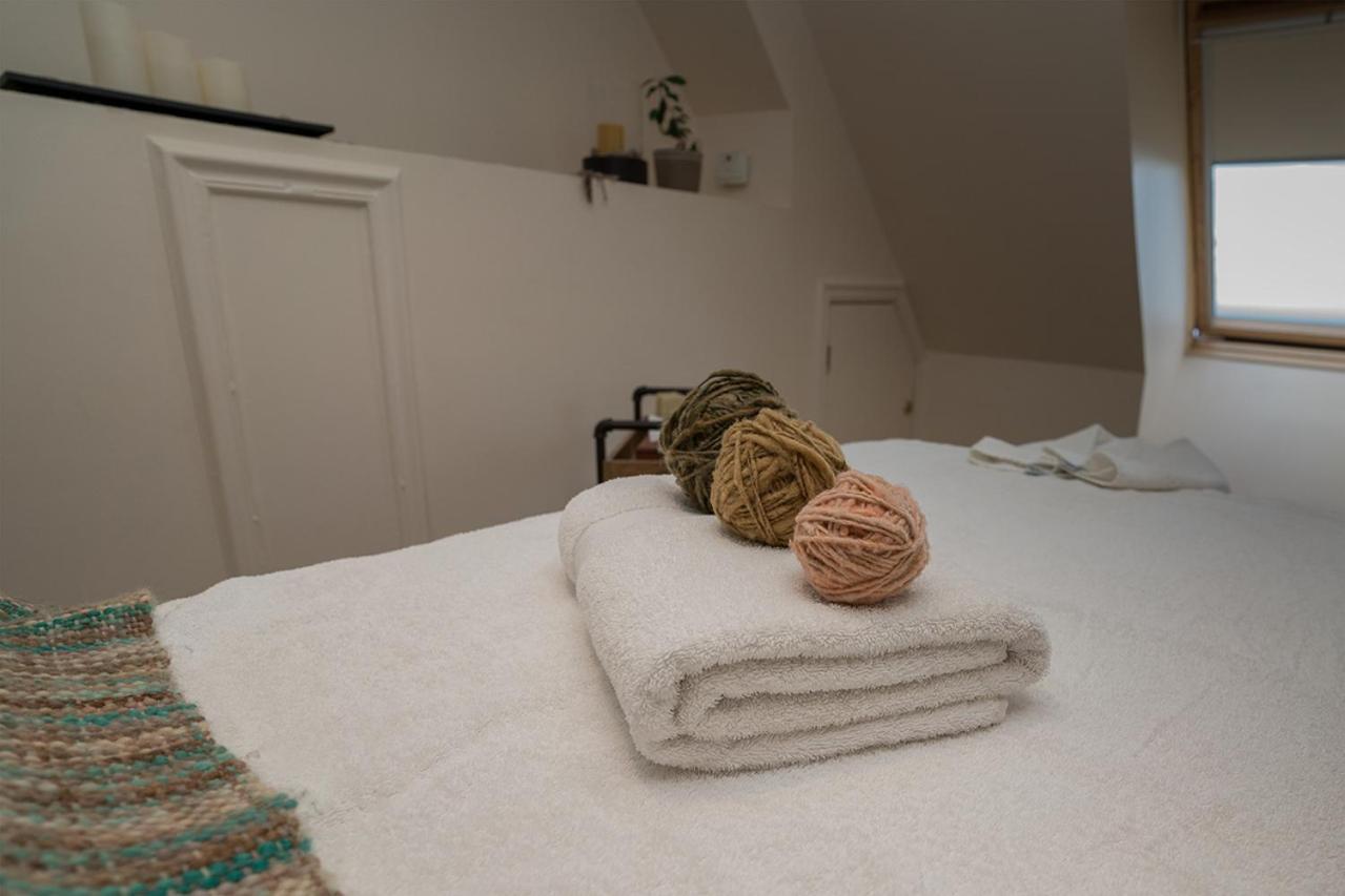 Wyndham Puerto Varas Pettra Bagian luar foto A massage table