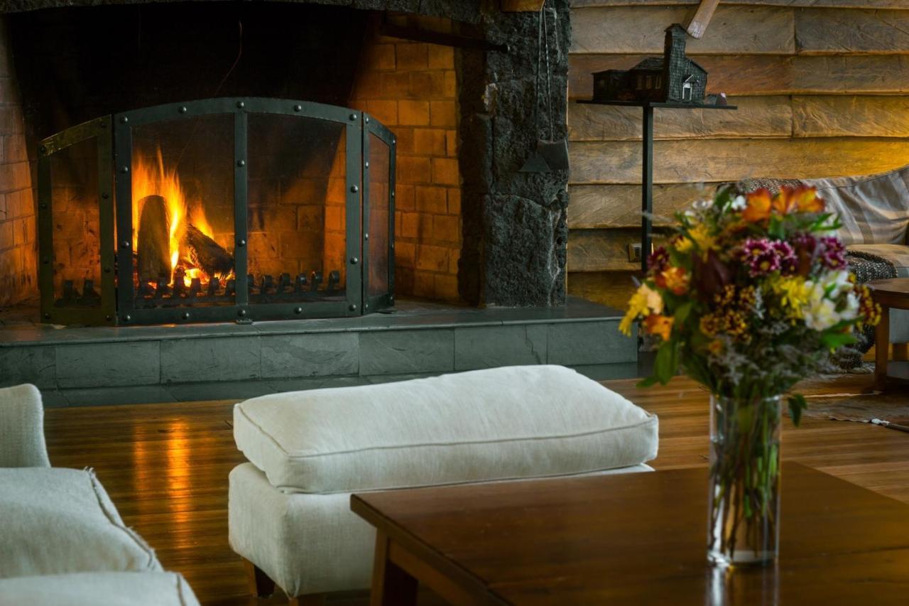 Wyndham Puerto Varas Pettra Bagian luar foto The fireplace at the Lodge at Blue Hill