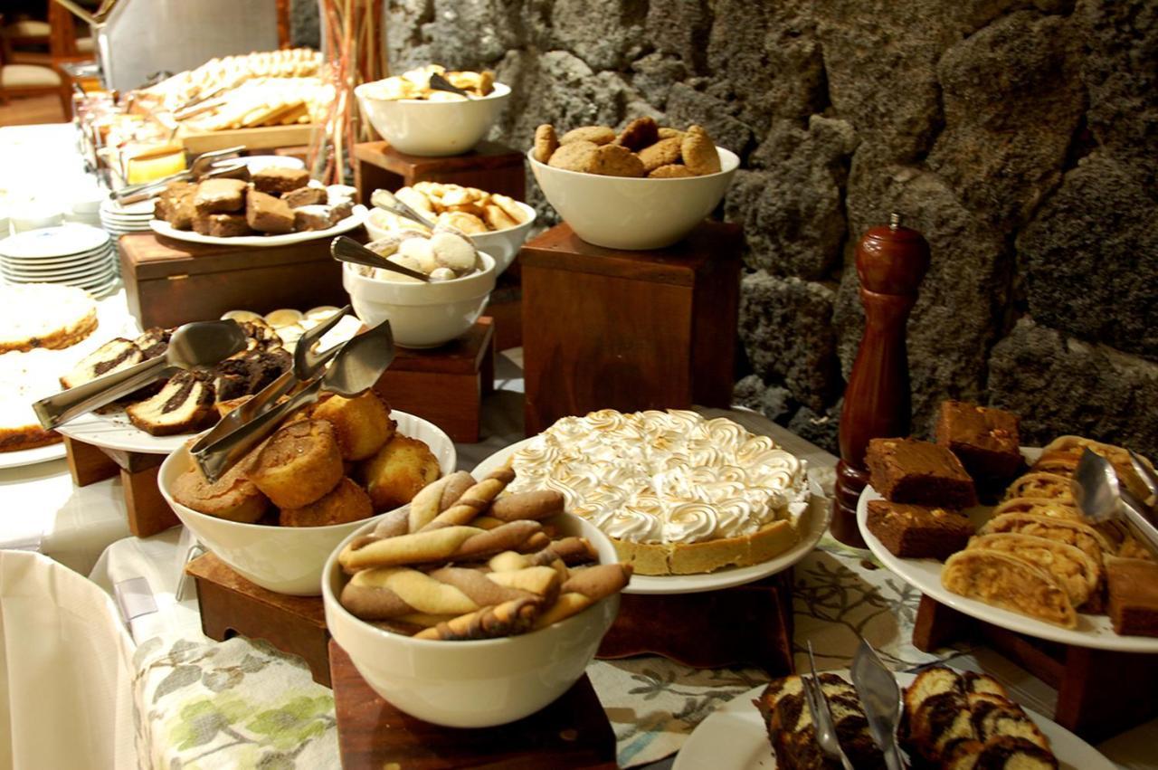 Wyndham Puerto Varas Pettra Bagian luar foto A selection of desserts