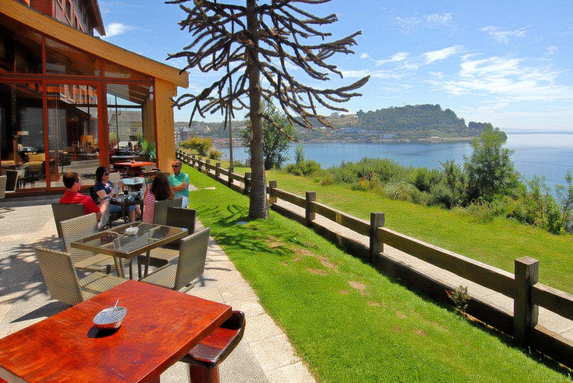Wyndham Puerto Varas Pettra Bagian luar foto View of the hotel