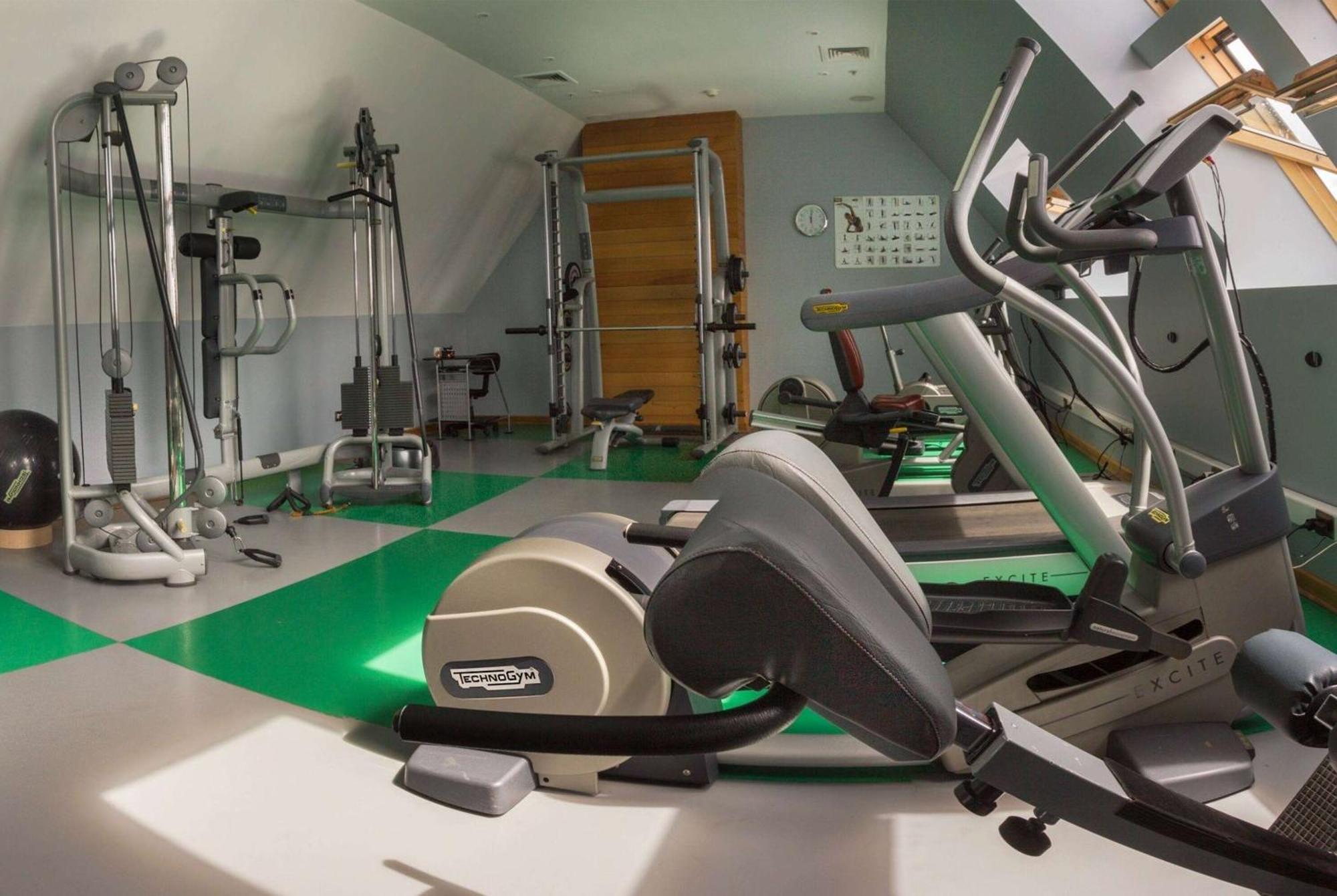 Wyndham Puerto Varas Pettra Bagian luar foto A gym in the UK
