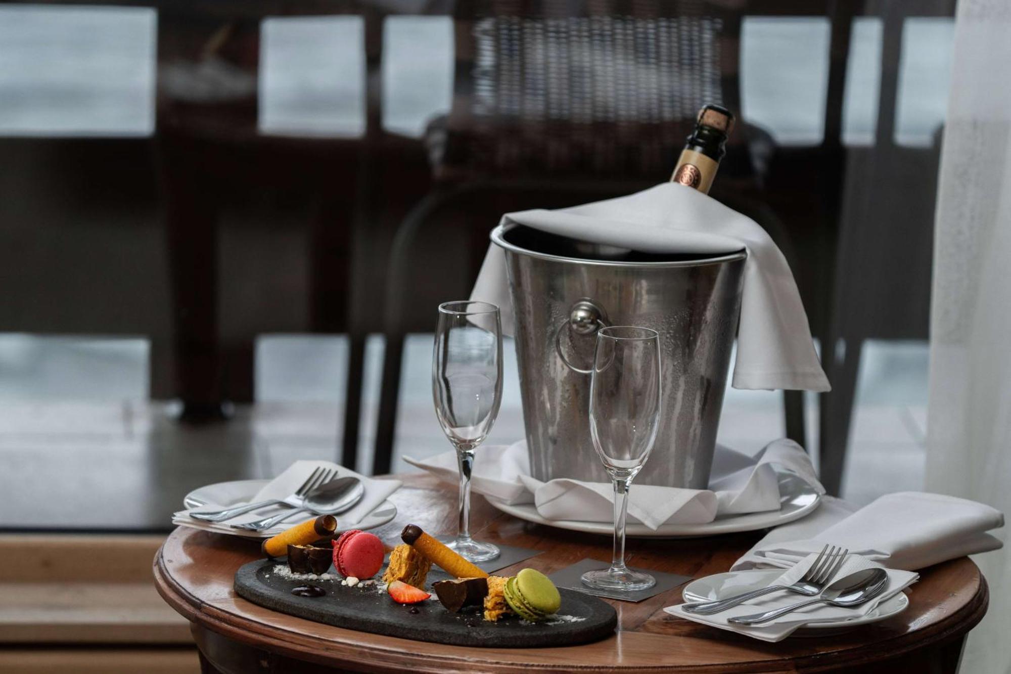 Wyndham Puerto Varas Pettra Bagian luar foto Champagne bucket